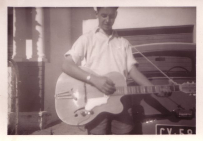 [1959-circa-nc-guitar-smith-str-ws.jpg]