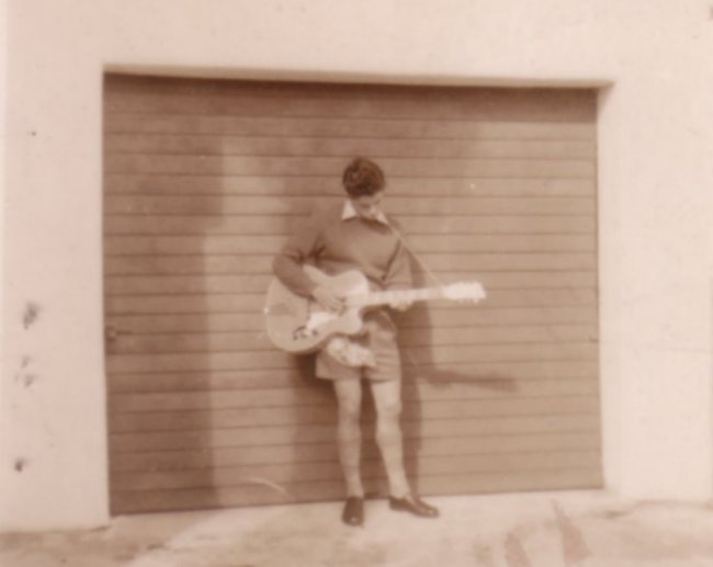 [circa-1959-mc-guitar-smith-str-ws.jpg]